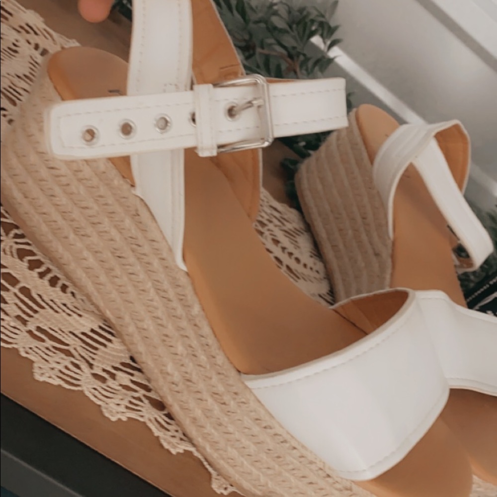 white strap platforms π€ - Picture 3 of 7